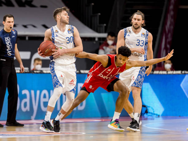 在足球场上 在足球场上