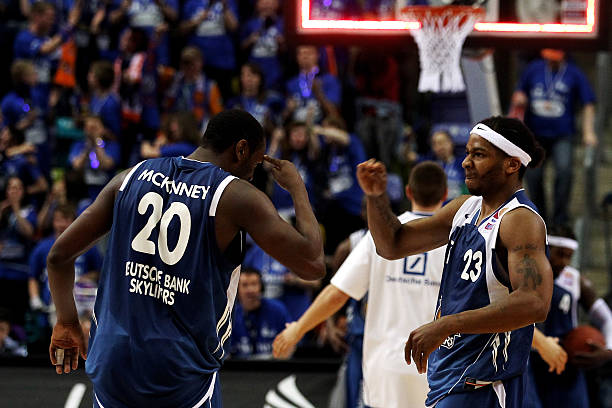 更多依靠外 更多依靠外